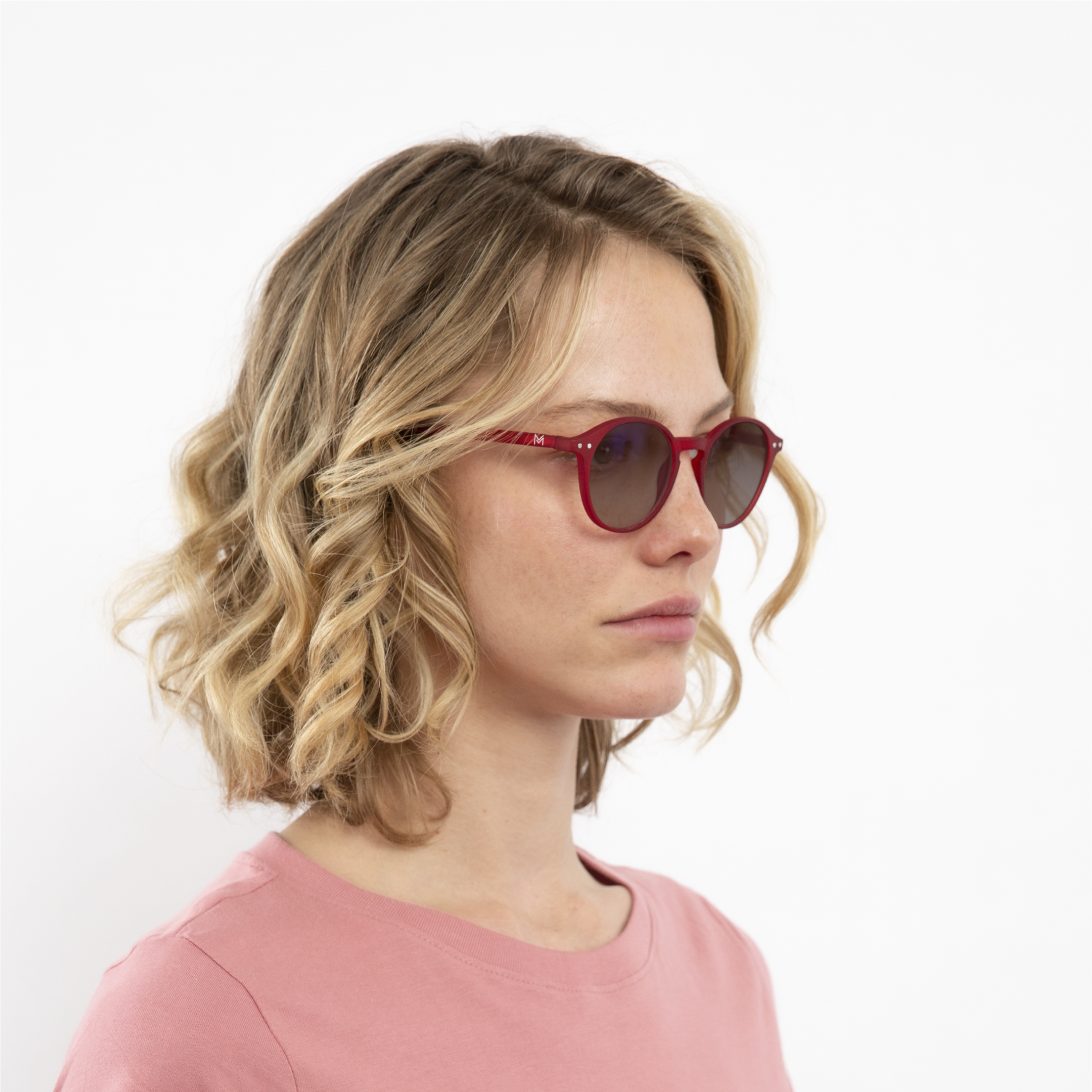 transition-photochromic-glasses-brown-lenses-women-luca-red-profile2