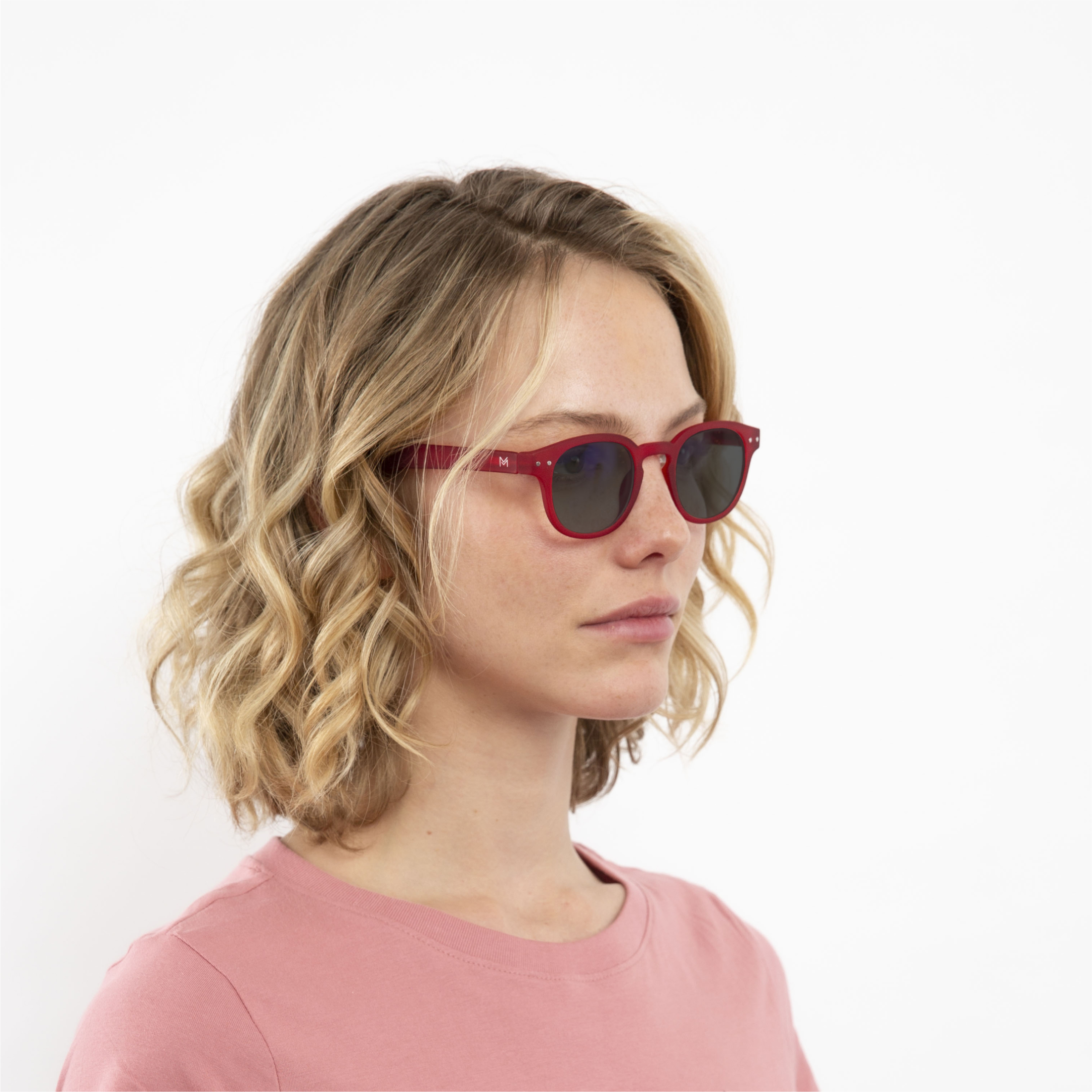 transition-photochromic-glasses-grey-lenses-women-anton-red-profile (2)