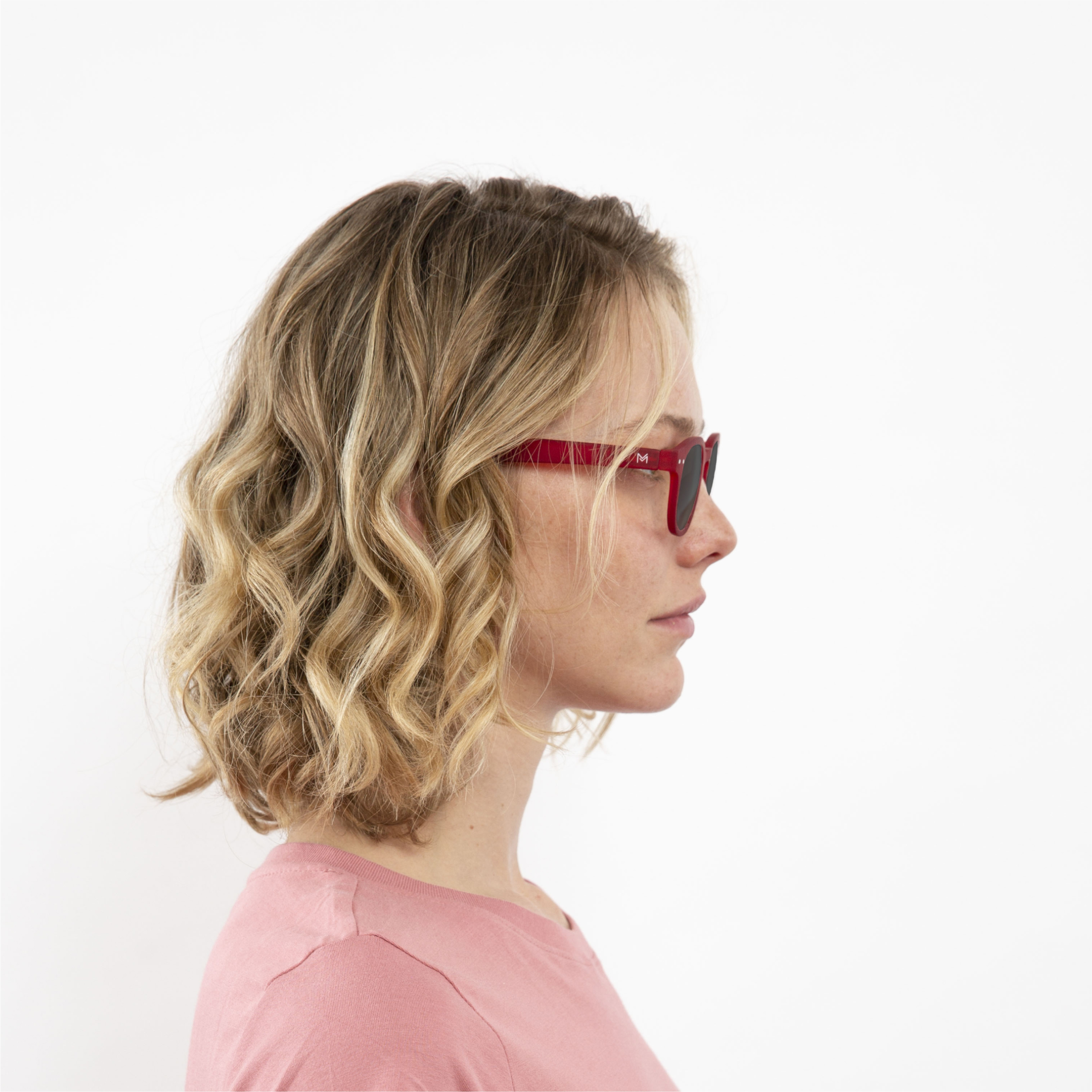 transition-photochromic-glasses-grey-lenses-women-anton-red-profile