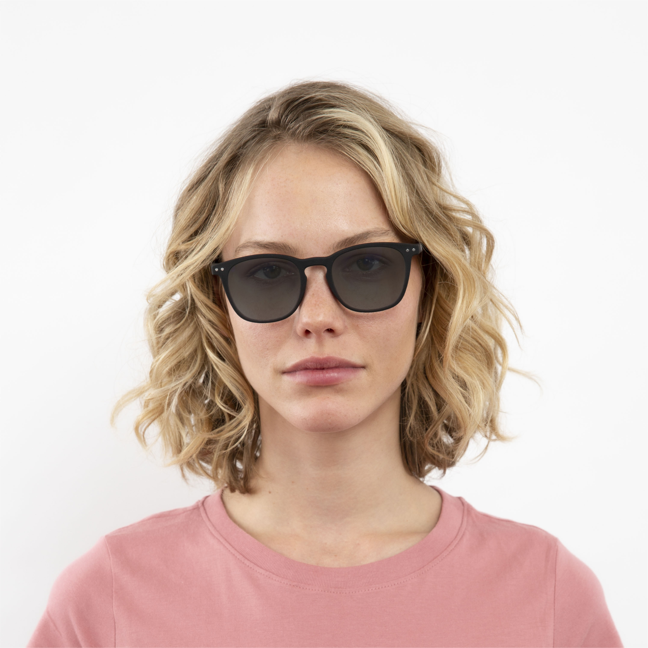 transition-photochromic-glasses-grey-lenses-women-william-black-front